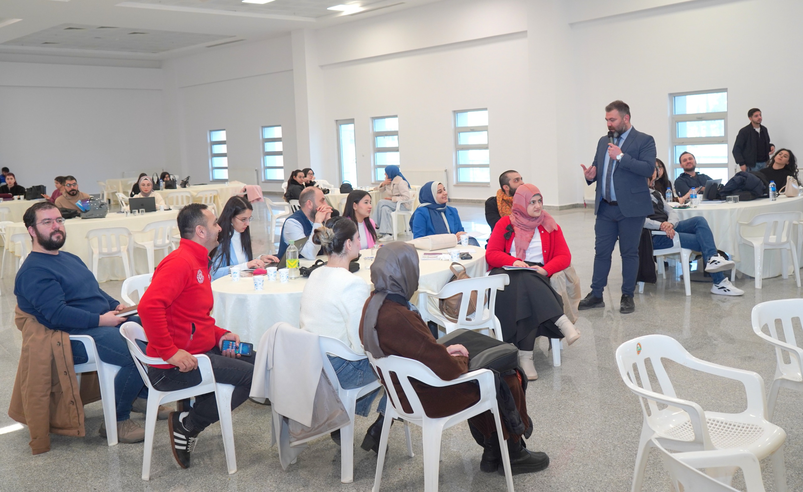 ÜNİDES Proje Yazma Atölyesi Gerçekleştirildi